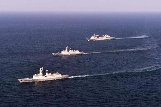 外媒炒作中国军机模拟攻击美航母 指责“解放军在南海破坏稳定”