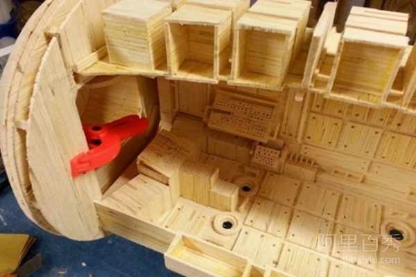 霸气老外用28.2万根火柴搭建国际空间站模型--阿里百秀