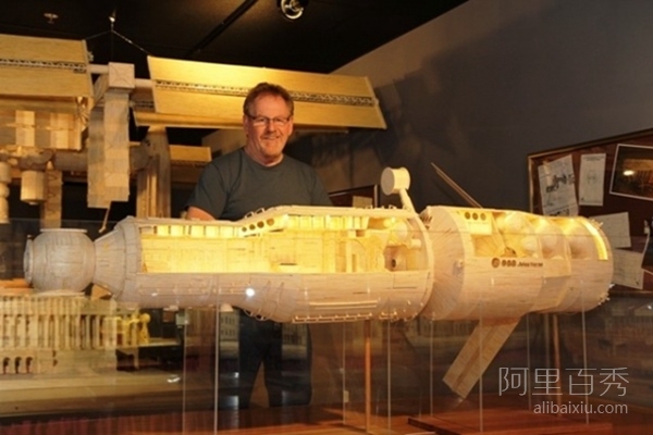 霸气老外用28.2万根火柴搭建国际空间站模型--阿里百秀