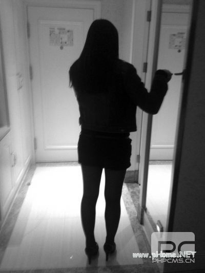 皮肉生意隐身高校内酒店 