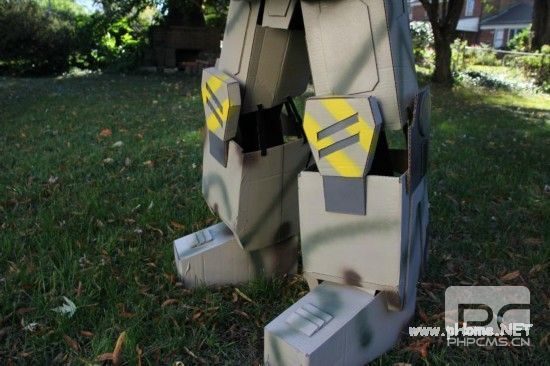 美国父亲为孩子万圣节变身造“机甲”组图 