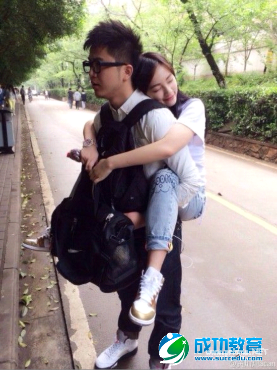 武大女神黄灿灿为何常居热搜榜？照片资料微博账号