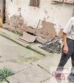 退休校长带儿子为邻里修路15年称看不得环境脏