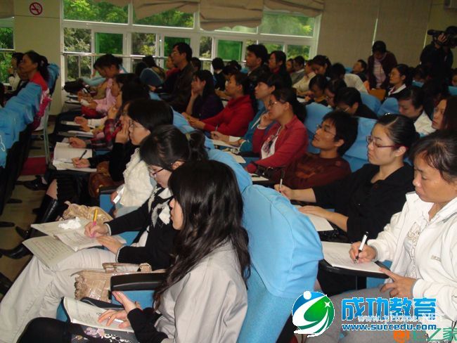 4位<a href=http://www.succedu.com target=_blank class=infotextkey>教育</a>名家告诉你2015如何做个更幸福的老师！