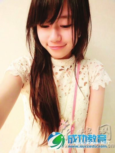 福建卧蚕<a href=http://www.succedu.com/jiaoyuzixun/xiaohuanvshen/ target=_blank class=infotextkey>美女</a>老师网络爆红 卧蚕<a href=http://www.succedu.com/jiaoyuzixun/xiaohuanvshen/ target=_blank class=infotextkey>美女</a>女神张