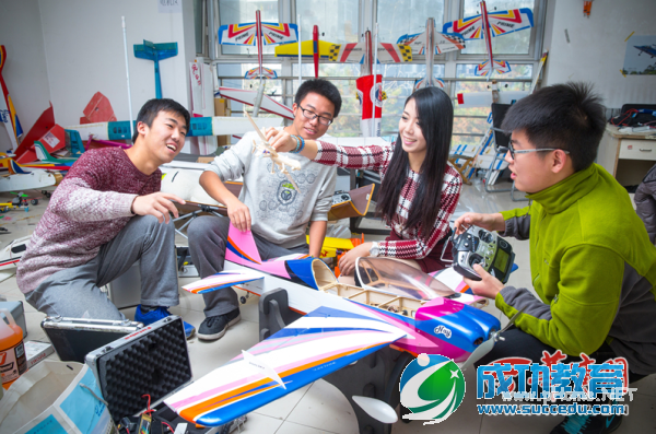 西安高校<a href=http://www.succedu.com/jiaoyuzixun/xiaohuanvshen/ target=_blank class=infotextkey>校花</a>大PK <a href=http://www.succedu.com/jiaoyuzixun/xiaohuanvshen/ target=_blank class=infotextkey>美女</a>萌妹外表学霸心私房照片个人资料微信QQ微博账号