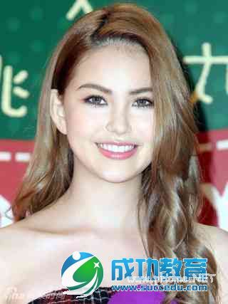 武大混血<a href=http://www.succedu.com/jiaoyuzixun/xiaohuanvshen/ target=_blank class=infotextkey>校花</a>火了 女星告诉你混血凭啥这么美私房照片个人资料微信QQ微博账号