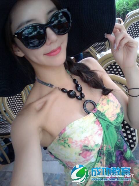 朴贤善诱人无比的S腰曲线爆乳翘臀非常的性感图