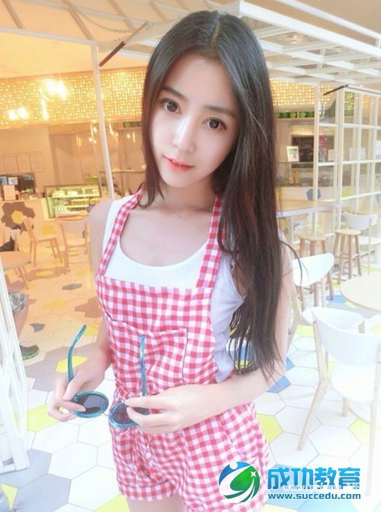 吉艺<a href=http://www.succedu.com/jiaoyuzixun/xiaohuanvshen/ target=_blank class=infotextkey>校花</a>爆红电竞圈私房照片个人资料微信QQ微博账号