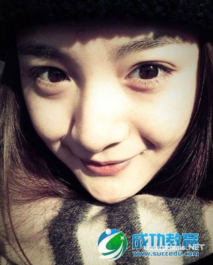 北影“学霸<a href=http://www.succedu.com/jiaoyuzixun/xiaohuanvshen/ target=_blank class=infotextkey>校花</a>”李依伊毕业照曝光 北影“学霸<a href=http://www.succedu.com/jiaoyuzixun/xiaohuanvshen/ target=_blank class=infotextkey>校花</a>”李依伊毕业照曝光(图)私房照片个人资料微信QQ微博账号