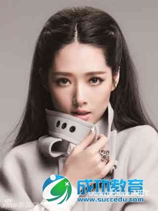 武大混血<a href=http://www.succedu.com/jiaoyuzixun/xiaohuanvshen/ target=_blank class=infotextkey>校花</a>火了 女星告诉你混血凭啥这么美私房照片个人资料微信QQ微博账号