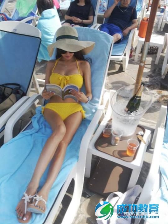 朴贤善诱人无比的S腰曲线爆乳翘臀非常的性感图