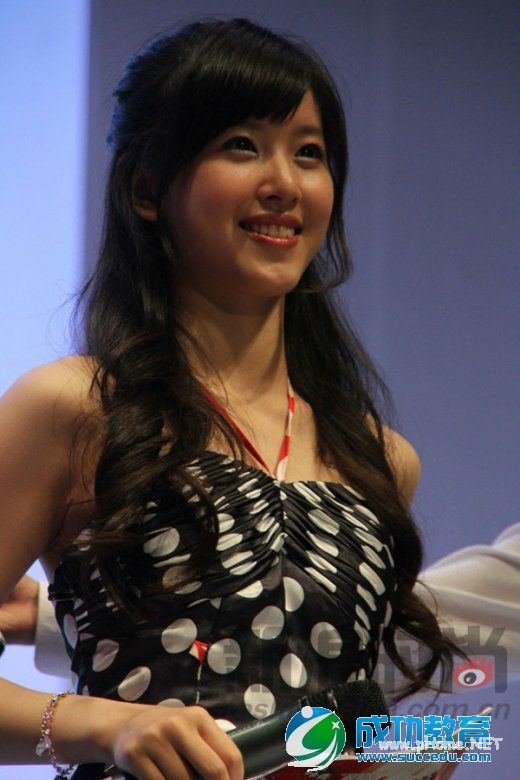 盘点各大高校人气<a href=http://www.succedu.com/jiaoyuzixun/xiaohuanvshen/ target=_blank class=infotextkey>校花</a>美貌大PK私房照片个人资料微信QQ微博账号