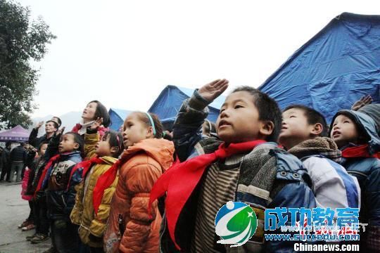 贵州剑河久吉灾后上课第一天:孩子营养餐有保证