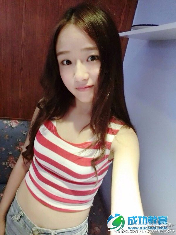 湖南第一师范学院<a href=http://www.succedu.com/jiaoyuzixun/xiaohuanvshen/ target=_blank class=infotextkey>校花</a>秦梦婕私房照片个人资料微信QQ微博账号