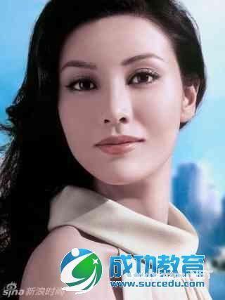 武大混血<a href=http://www.succedu.com/jiaoyuzixun/xiaohuanvshen/ target=_blank class=infotextkey>校花</a>火了 女星告诉你混血凭啥这么美私房照片个人资料微信QQ微博账号