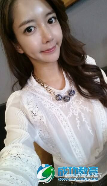 朴贤善诱人无比的S腰曲线爆乳翘臀非常的性感图