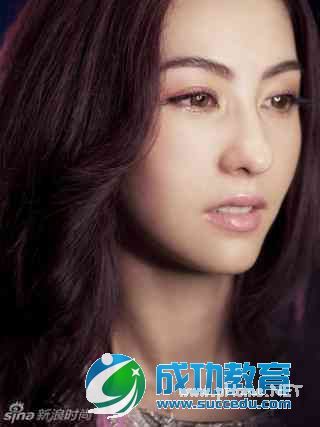 武大混血<a href=http://www.succedu.com/jiaoyuzixun/xiaohuanvshen/ target=_blank class=infotextkey>校花</a>火了 女星告诉你混血凭啥这么美私房照片个人资料微信QQ微博账号