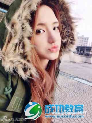 武大混血<a href=http://www.succedu.com/jiaoyuzixun/xiaohuanvshen/ target=_blank class=infotextkey>校花</a>火了 女星告诉你混血凭啥这么美私房照片个人资料微信QQ微博账号