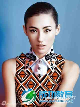 武大混血<a href=http://www.succedu.com/jiaoyuzixun/xiaohuanvshen/ target=_blank class=infotextkey>校花</a>火了 女星告诉你混血凭啥这么美私房照片个人资料微信QQ微博账号
