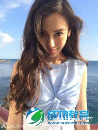 武大混血<a href=http://www.succedu.com/jiaoyuzixun/xiaohuanvshen/ target=_blank class=infotextkey>校花</a>火了 女星告诉你混血凭啥这么美私房照片个人资料微信QQ微博账号