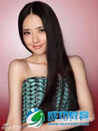 武大混血<a href=http://www.succedu.com/jiaoyuzixun/xiaohuanvshen/ target=_blank class=infotextkey>校花</a>火了 女星告诉你混血凭啥这么美私房照片个人资料微信QQ微博账号