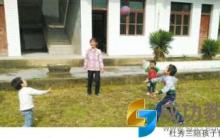 四川独臂女教师坚守小学30年全校仅4名学生