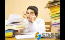 小学学生不肯写作业，妈妈竟然跳楼威胁，惊呆了