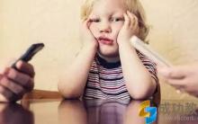 为什么说别老在孩子面前玩手机？看看这个故事吧