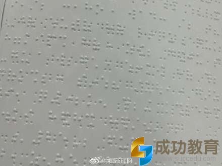 老师忘带监考证、妈妈卖掉准考证、考试因暴雨取消……高考首日还有哪些大事