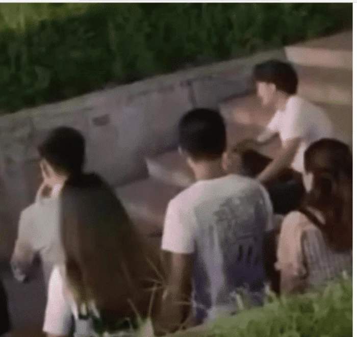 男子因彩礼当街暴打女友什么情况?终于真相了,原来是这样!