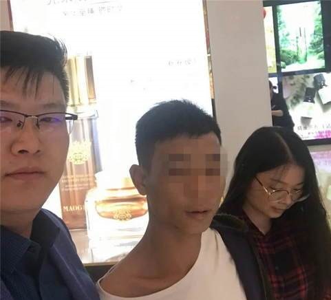 临时加个班?民警陪妻子逛街联手抓贼 现实版"史密斯夫妇"联手出击