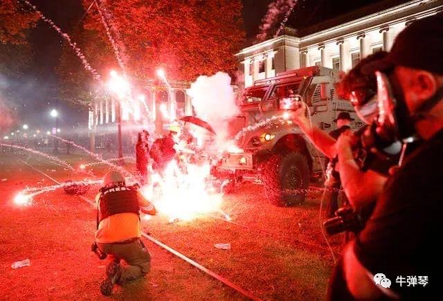 美国深夜这一幕，触目惊心的7个细节，更糟糕的还在后面