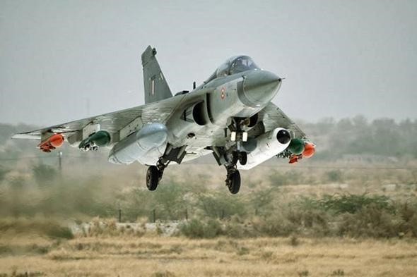 不惧美国威胁!伊朗在霍尔木兹海峡举行军演 不惧美国威胁!伊朗在霍尔木兹海峡举行军演