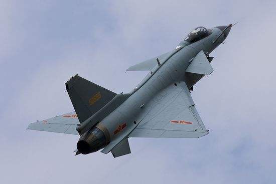 不惧美国威胁!伊朗在霍尔木兹海峡举行军演 不惧美国威胁!伊朗在霍尔木兹海峡举行军演