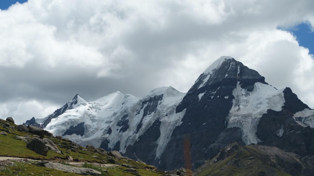 火了！90后男孩冰川上的办公位火了，这个办公位真是又大又美