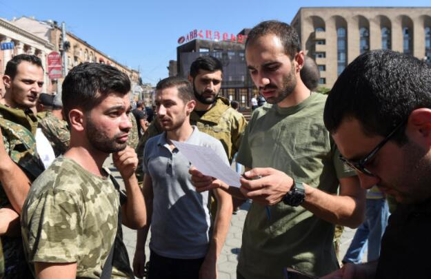 亚美尼亚宣称：纳卡部队已摧毁阿塞拜疆137辆装甲车辆！