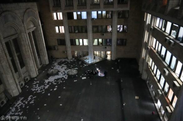 突发！吉尔吉斯斯坦“白宫”被示威者强占！中使馆发出提醒