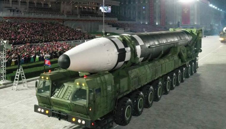 气势逼人？朝鲜凌晨阅兵后 美国重申提供“延伸威慑”！