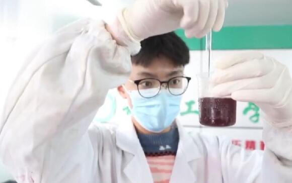 骗你找男友！大二男生自制唇膏送女朋友上热搜