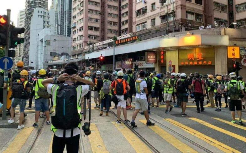 自作自受!4名“港独”欲进美领馆求庇护被拒! 自作自受!4名“港独”欲进美领馆求庇护被拒!