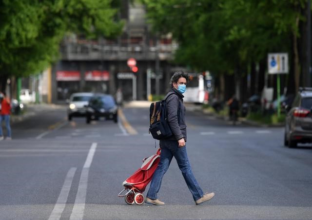 疫情肆虐欧洲  意大利多地爆发示威反对封锁，形势危急！