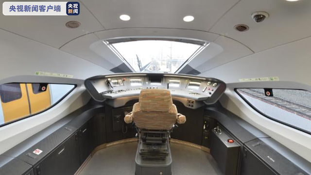 飞起来!时速400公里可变轨动车组下线