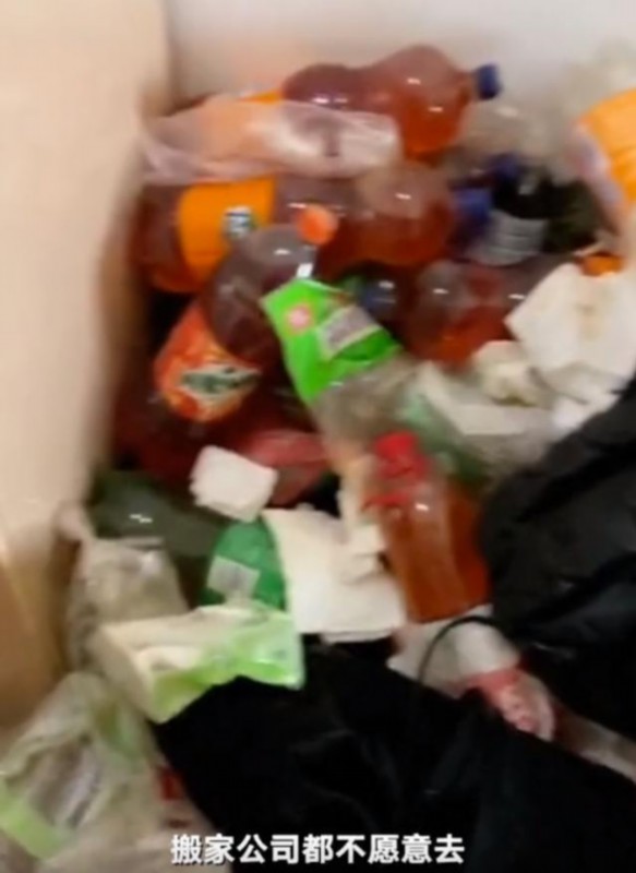 心塞!男租客退房后屋里垃圾半人高 怎么会有这种人?