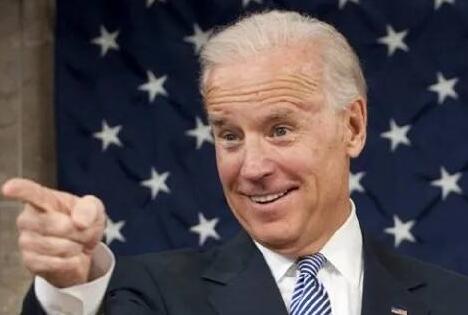 没有白等！一觉醒来，拜登恳请美国人民把戴上它！