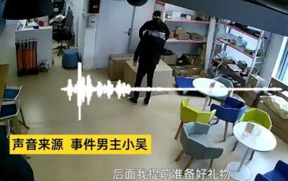男生藏快递箱求婚被他人错拆,差点跪错了人