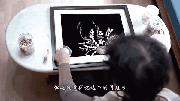 发现生活的美！88岁奶奶用鱼骨蟹脚作画上热搜【多图】