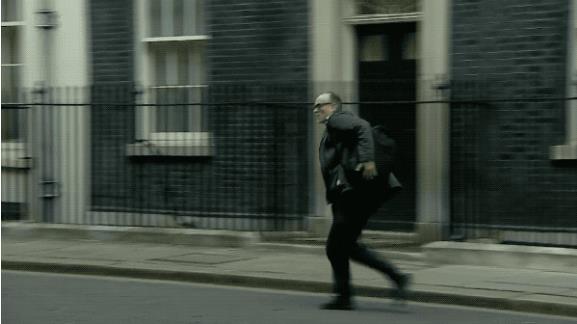 要兄弟还是要女人?隔离中的英国首相,给这道“送命题”交出了答案 要兄弟还是要女人?隔离中的英国首相,给这道“送命题”交出了答案