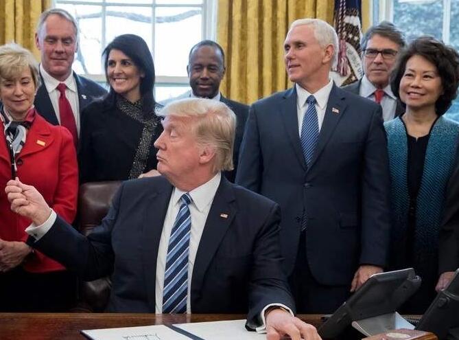 特朗普依然“死守白宫” 身边已经有幕僚妥协了！