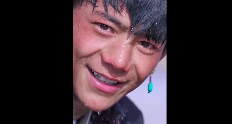 Battle!四川日报让丁真玩够早点回家 各省“大混斗”